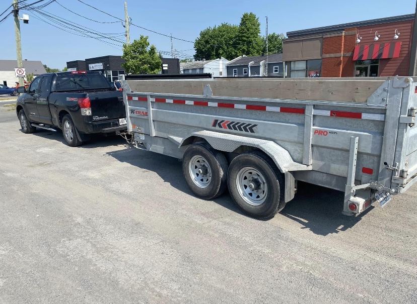 Camion avec remoque